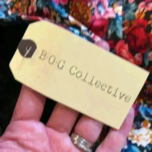 BOG Collective Floral Crop Top Sweetheart  Neckline Ruched Back Size Medium - Picture 4 of 5